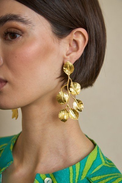 Pendiente rama metal labrado