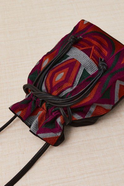 Bolso Saca con Bordado Étnico