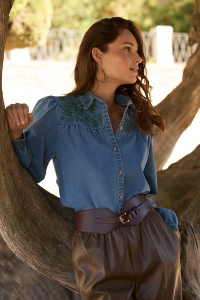 Blusa Denim con Bordado Flores