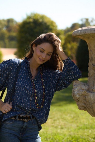 Blusa estampada con bordado de espiga 