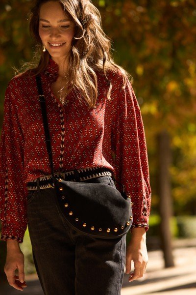 Bolso Media Luna con Tachuelas