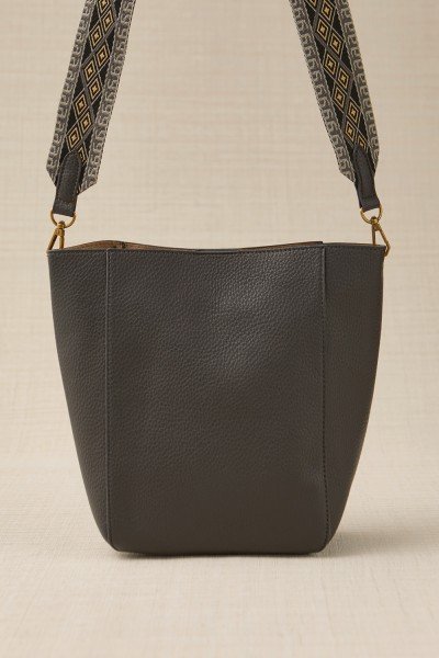 Bolso Cubo con Asa Tejida