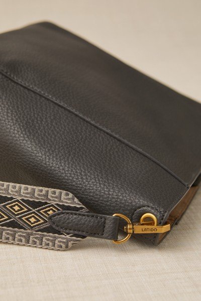 Bolso Cubo con Asa Tejida