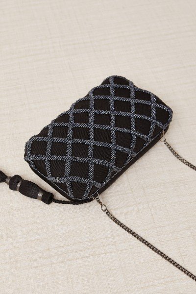 Clutch Bordado con Pompón
