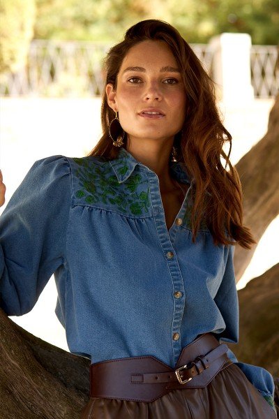Blusa Denim con Bordado Flores