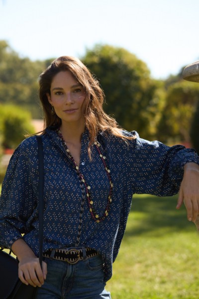 Blusa estampada con bordado de espiga 