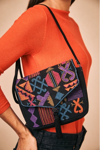 Bolso Bandolera con Bordado en Resinas