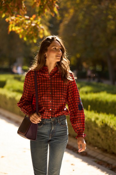 Blusa con Estampado Vichy y Bordado