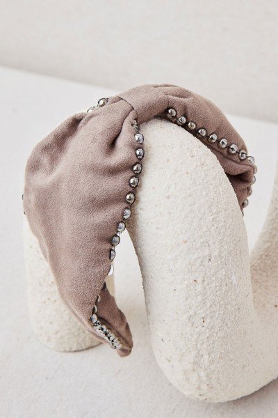 Diadema ribete tachuelas