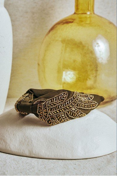 Diadema bordada hojas