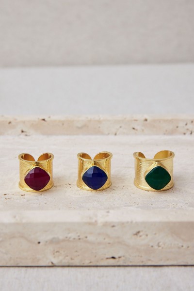 Anillo latón baño de oro y piedra