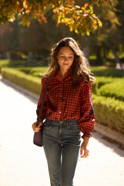 Blusa con Estampado Vichy y Bordado