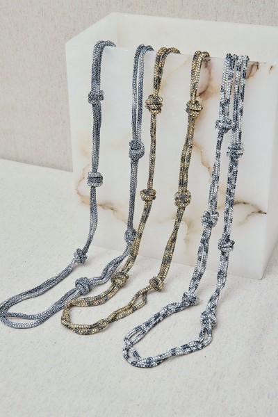 Collar Largo con Nudos Brillo