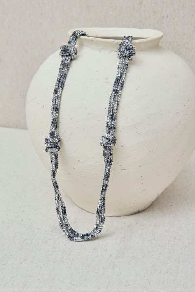 Collar Largo con Nudos Brillo