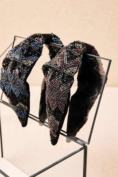 Diadema Zigzag bordado en resinas 