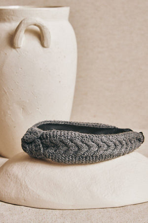 Diadema Bordada en Punto Gris