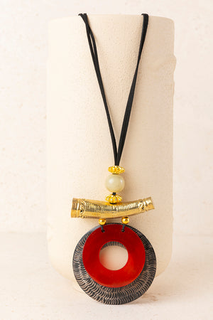 Collar con Colgante Circular Asta Rojo