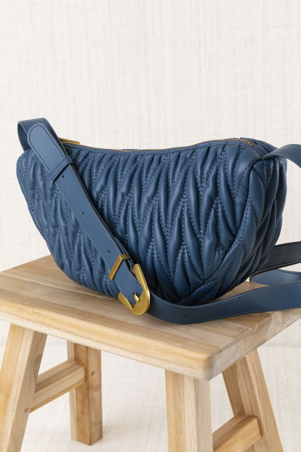 Bolso Plisado Medialuna Azul