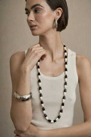 Collar Largo Resina Bicolor Blanco