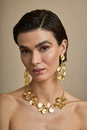 Short Necklace Engraved Leaf Gold Metal