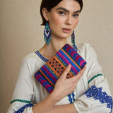 Bolso Clutch Bordado Azul