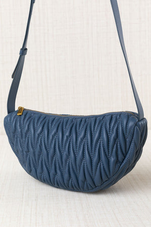 Bolso Plisado Medialuna Azul