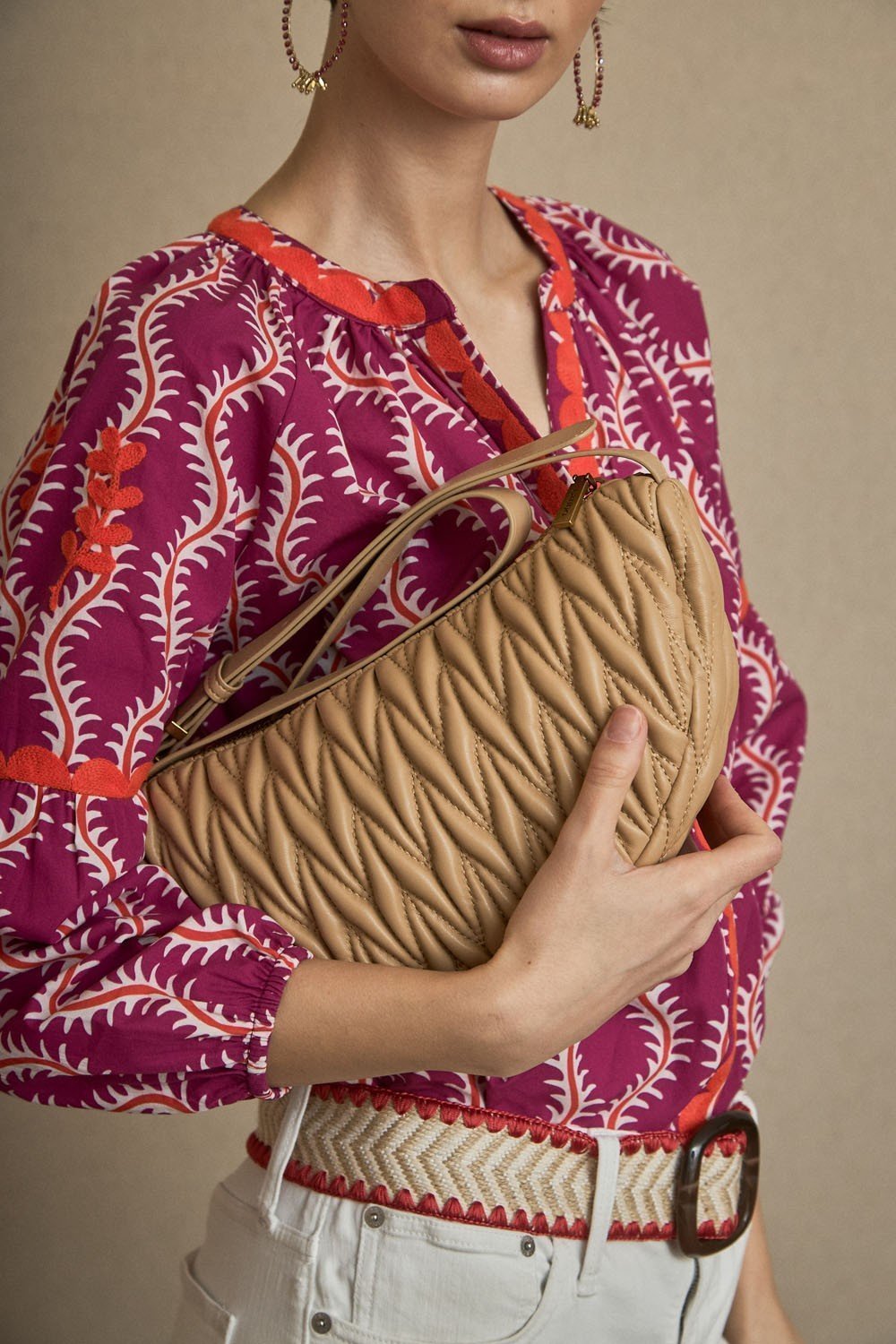 Bolso Plisado Medialuna Beige