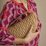 Bolso Plisado Medialuna Beige