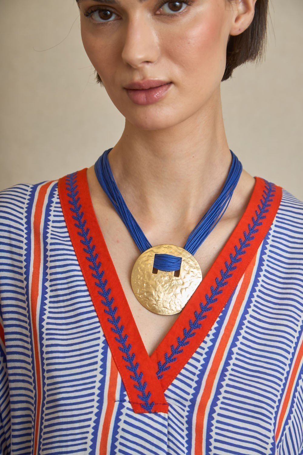 Collar Cordón y Medallón Azul