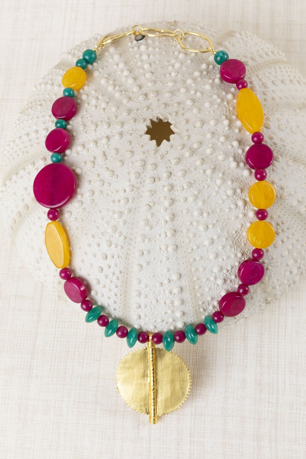 Collar Colgante Medallón Fucsia