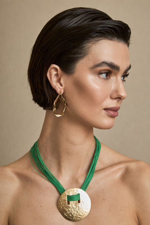 Collar Cordón y Medallón Verde