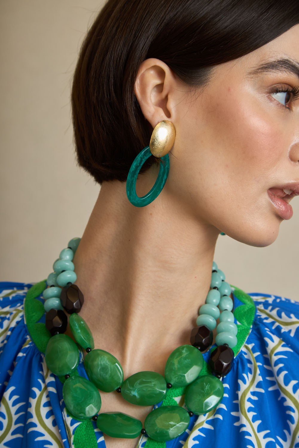 Collar Corto Doble Resinas Verde