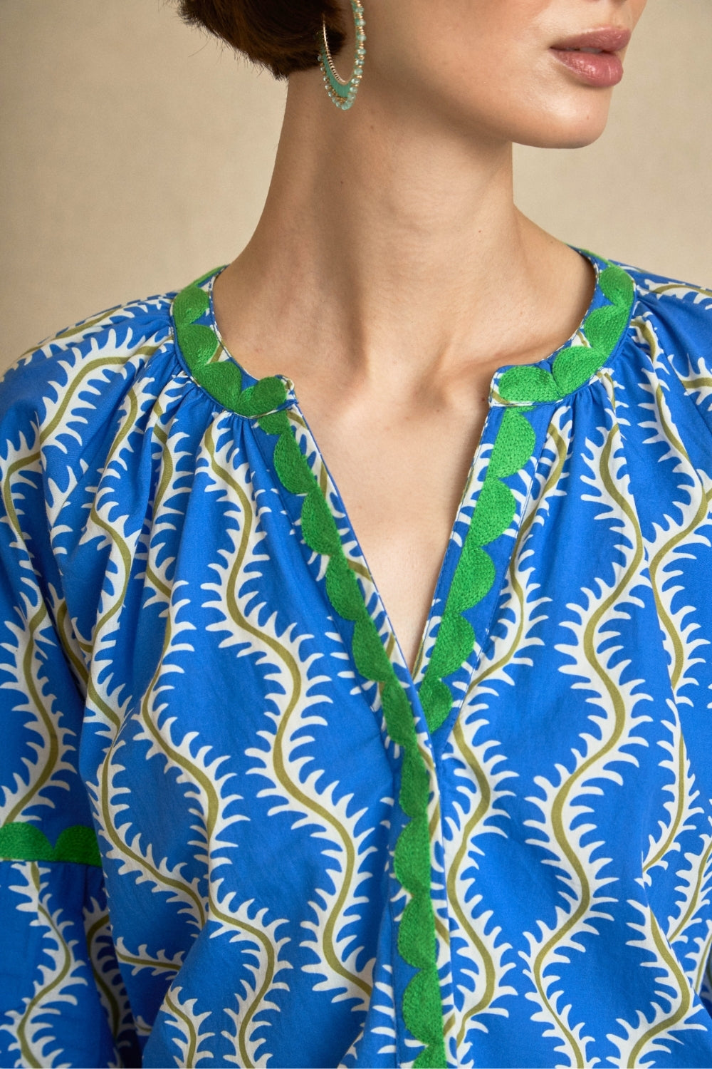Blusa Ondas Bordada Azul