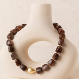 Collar Corto Resina Marrón Chocolate