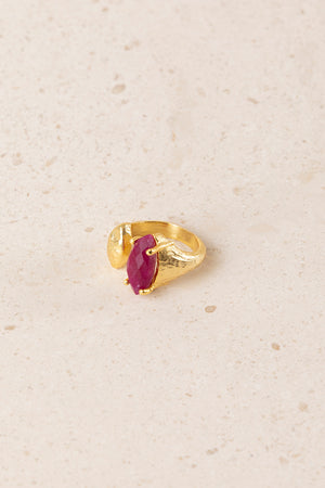 Anillo Latón y Piedra Fucsia