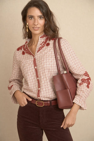 Blusa Cuadros Bordada Burdeos