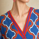 Vestido Cuello V Geometrías Azul