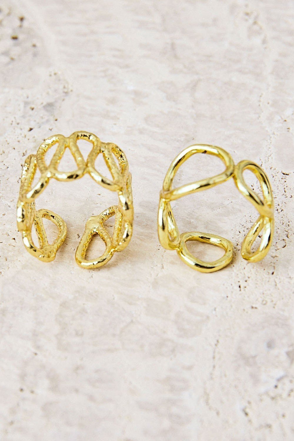 Anillo entrelazado latón