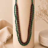 Collar largo triple resina burdeos