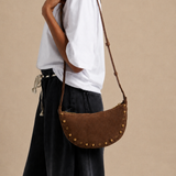 Bolso Media Luna con Tachuelas Marrón