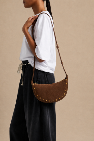 Bolso Media Luna con Tachuelas Marrón