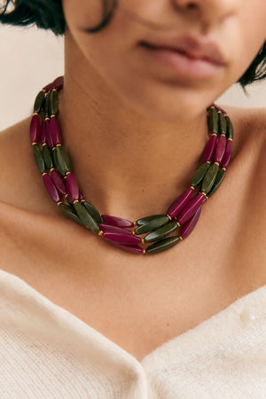 Short Mixed Resin Necklace Burgundy