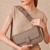 Bolso Solapa Ribete Croche Gris