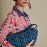Bolso Plisado Medialuna Azul