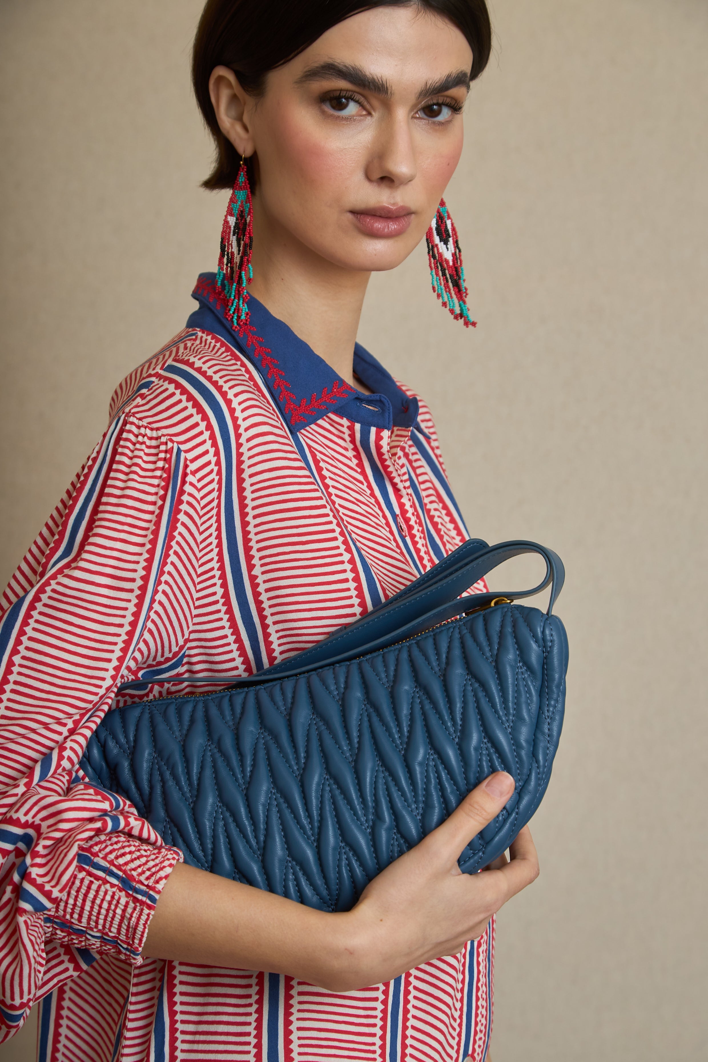 Bolso Plisado Medialuna Azul